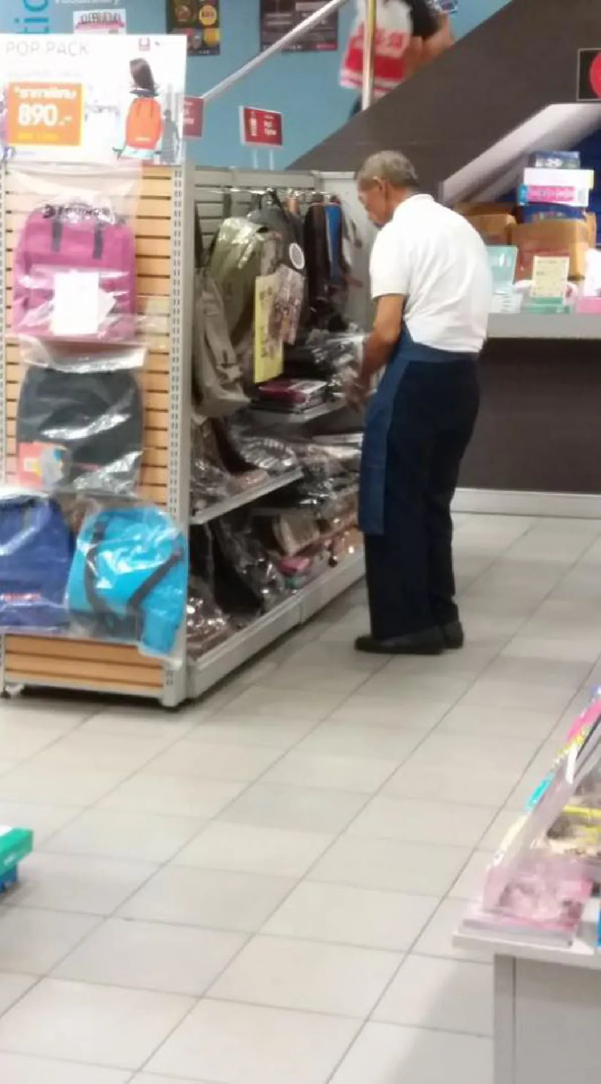 ขออนุญาตแชร์!!! แห่คารวะ "โครงการรับผู้สูงอายุ"ของร้านหนังสือชื่อดัง "ที่ทำให้ลุงคนหนึ่งรู้สึกถึงคุณค่าของการมีชีวิต และดำรงอยู่ของตัวเอง"!!