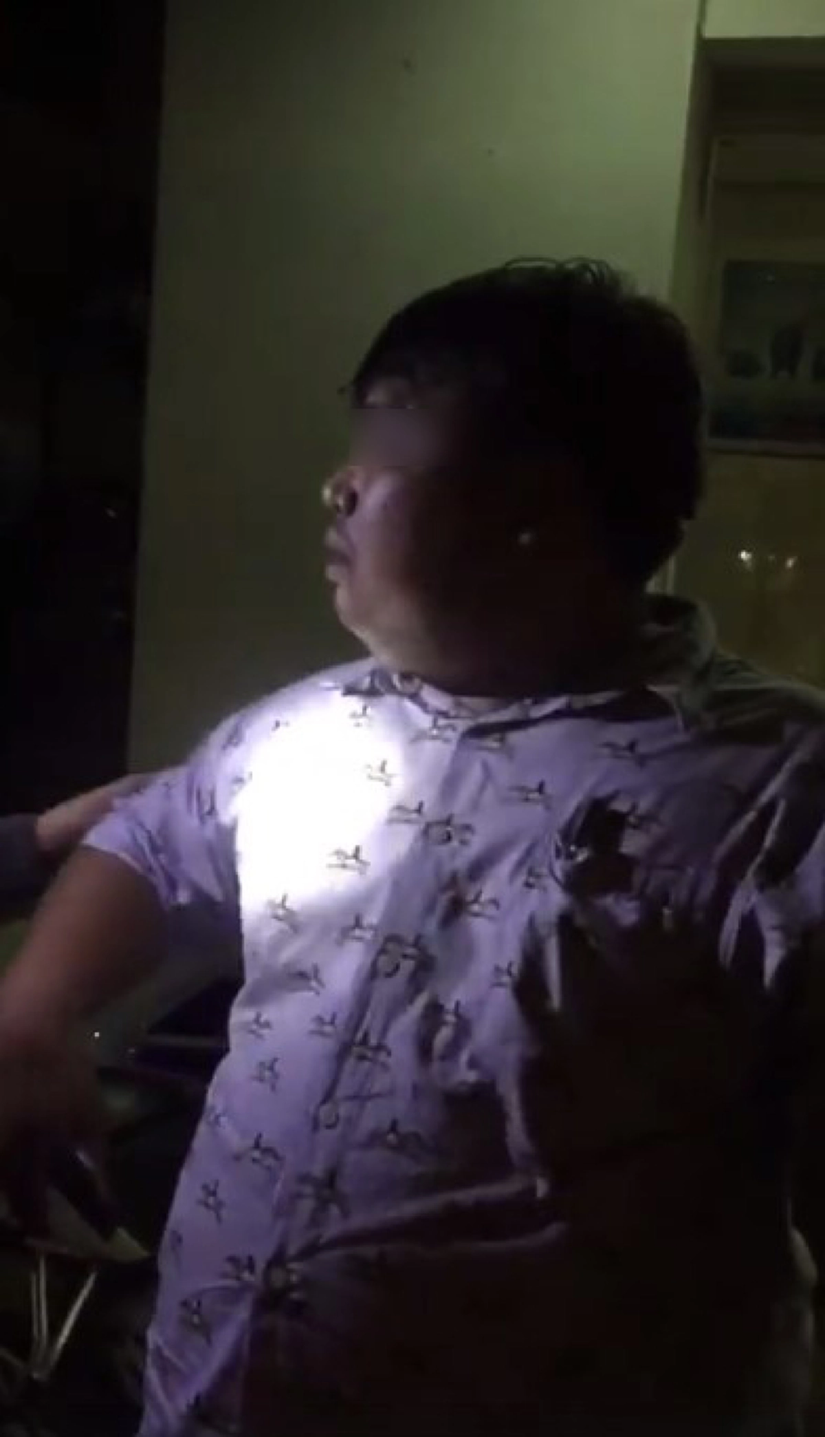 แชร์ไปให้ถึงพ่อเค้าหน่อย!!! อ้างลูกตำรวจใหญ่คับฟ้า เมายับด่าตำรวจ "นี่ถ้ามึงเดินอยู่แถวบ้านกูมึงโดนแล้ว" แถมแอบอ้างใหญ่โตคนมีนาย!!!(มีคลิป)