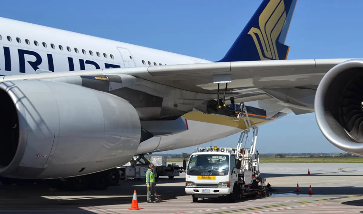 สงสัยมาตั้งนาน !!!  "เครื่องบิน" ที่เรานั่งอยู่ทุกวันนี้ วิธีเขาเติมน้ำมันอย่างไรกัน เพิ่งเข้าใจเลยวันนี้ !!!