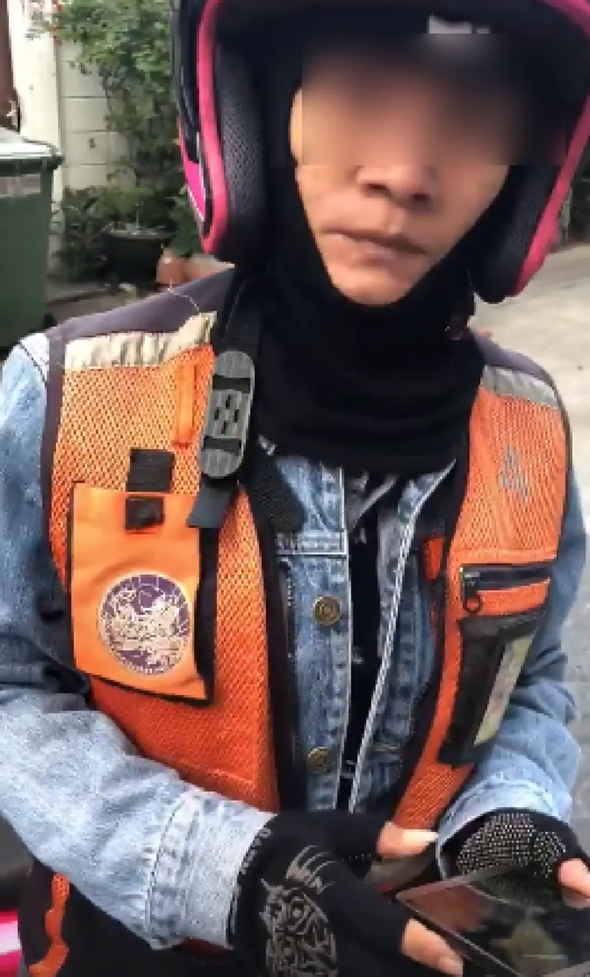 เดือดสนั่นซอย!!! มนุษย์ป้า"วินจยย."สุดกร่าง โวยนักศึกษาเรียกแกร็บไบค์ ลั่น อยากถ่ายก็ถ่ายเลย ทำตัวไม่มีการศึกษา!!!(คลิป)