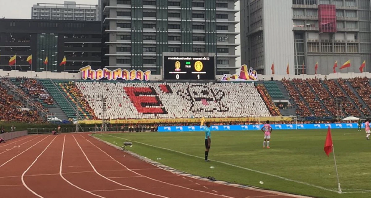แซวเก่งงงง !! รวมภาพ \"ป้ายแปรอักษร\" แสตนด์เชียร์ ในงานฟุตบอลประเพณีจุฬาฯ-ธรรมศาสตร์ 72 ล้อการเมืองกันโคตรบันเทิง !!? (ชมภาพ)