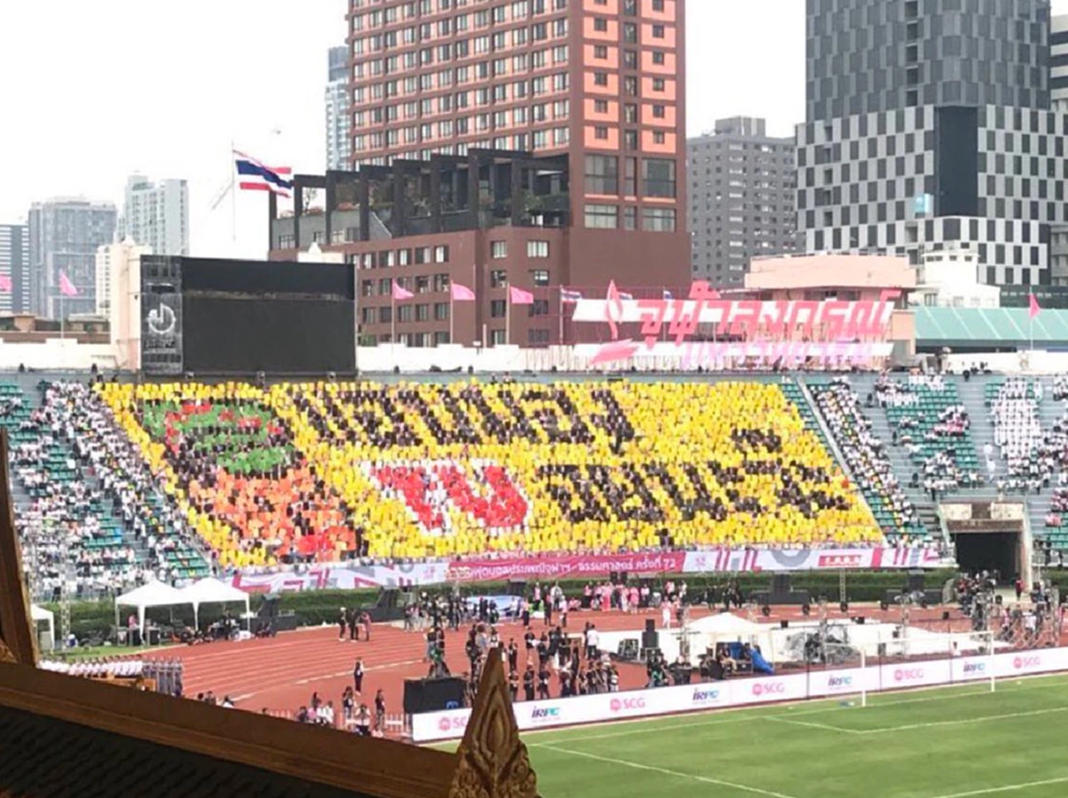 แซวเก่งงงง !! รวมภาพ \"ป้ายแปรอักษร\" แสตนด์เชียร์ ในงานฟุตบอลประเพณีจุฬาฯ-ธรรมศาสตร์ 72 ล้อการเมืองกันโคตรบันเทิง !!? (ชมภาพ)