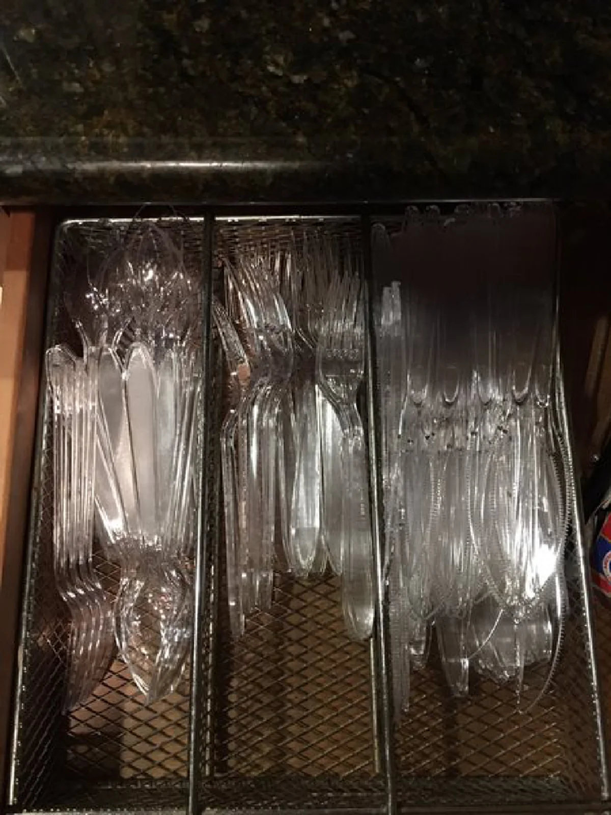 ช็อกทั้งบ้าน !! แม่สุดจะทน ลูกๆไม่ยอม "ล้างจาน" จึงตัดสินใจทำสิ่งที่พิสดาร พอลูกกลับมาเห็นถึงกับผงะ!! (มีภาพ)