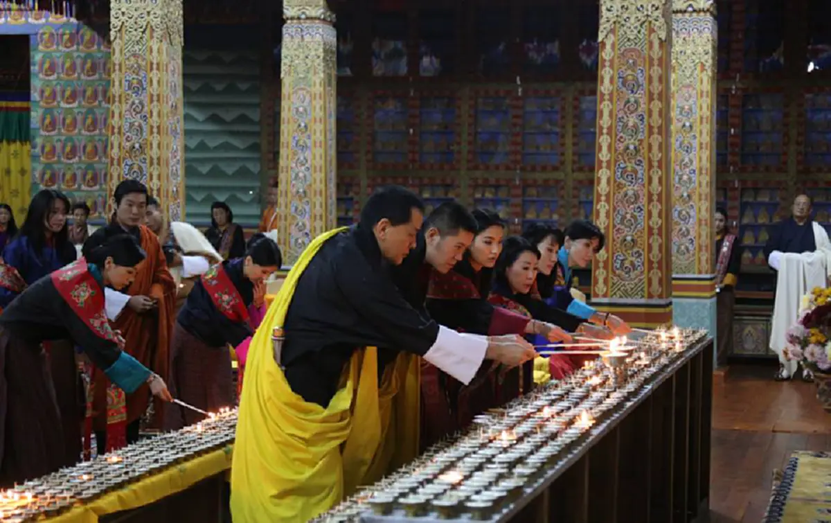 น้อยคนที่จะรู้ !! "๑๓ ตุลาคม" เป็นวันครบรอบอภิเษกสมรสของ "กษัตริย์จิกมี" แต่พระองค์ทรงสละ..ความสุขส่วนพระองค์เพื่อน้อมถวายอาลัย ในหลวง ร.๙