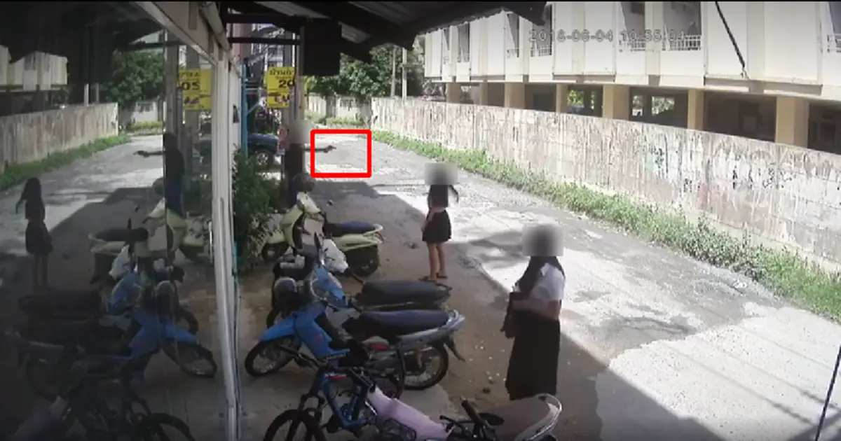 ย้อนชมชัดๆ วินาทีแฟนหนุ่มยิงกรอกปากตัวเองข้างศพนศ.สาว ทุกอย่างเกิดขึ้นในชั่วพริบตา! (มีคลิป)