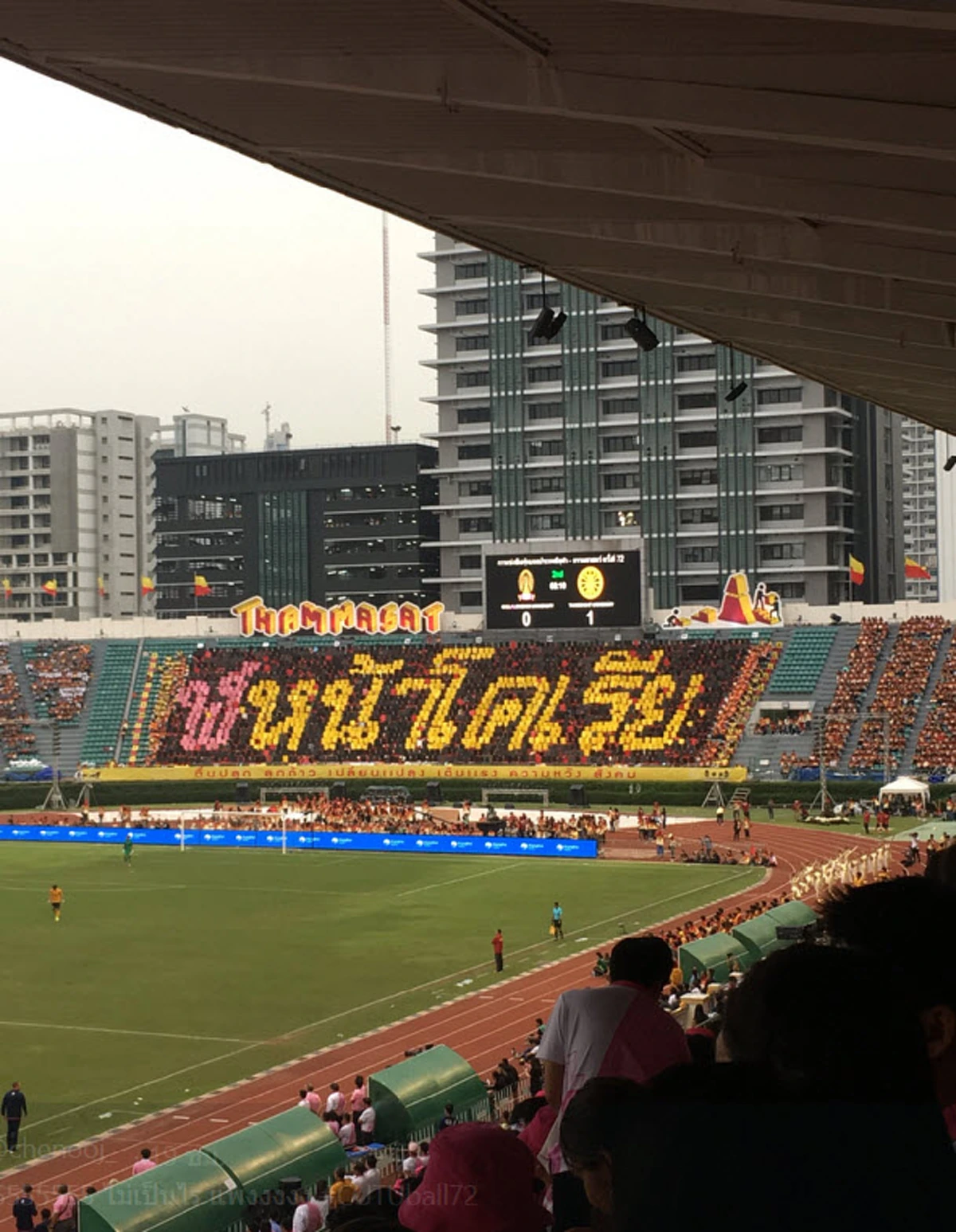 แซวเก่งงงง !! รวมภาพ \"ป้ายแปรอักษร\" แสตนด์เชียร์ ในงานฟุตบอลประเพณีจุฬาฯ-ธรรมศาสตร์ 72 ล้อการเมืองกันโคตรบันเทิง !!? (ชมภาพ)