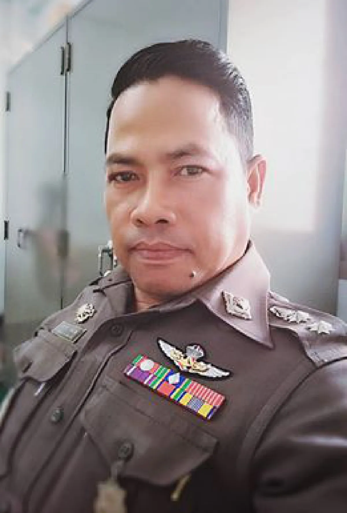 ทำดีย่อมได้ดี!!! "พ.ต.ท.เอกราช หุ่นงาม"ผู้ที่เคยแสดงความคิดเห็นไม่เห็นด้วยกับการห้ามประชาชนนั่งกระบะ ล่าสุดได้เลื่อนตำแหน่งแล้ว!!!