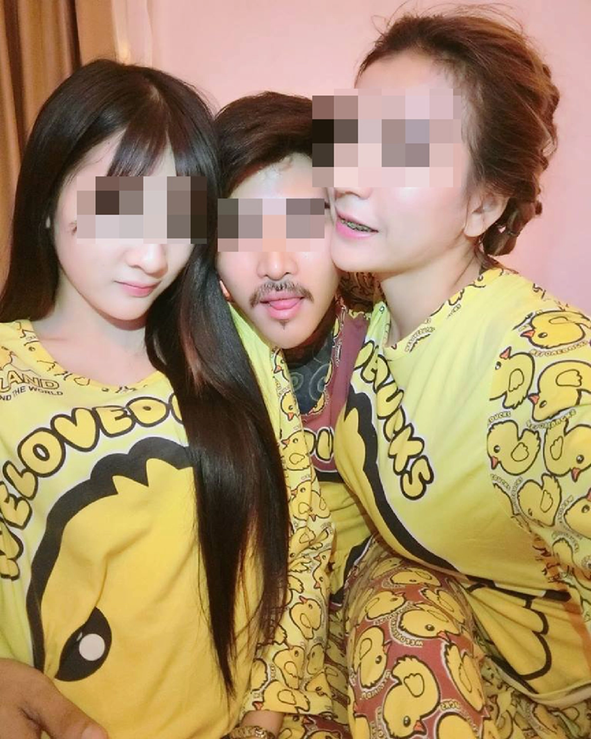 ตำแหน่งผัว2018ต้องยกให้เค้า เมียหลวงโพสต์ประกาศ"ครอบครัวหรรษา"ต้อนรับสมาชิกใหม่ ผัว 1 เมีย 3 ลั่น ช่วยกันทำมาหากิน (รายละเอียด)