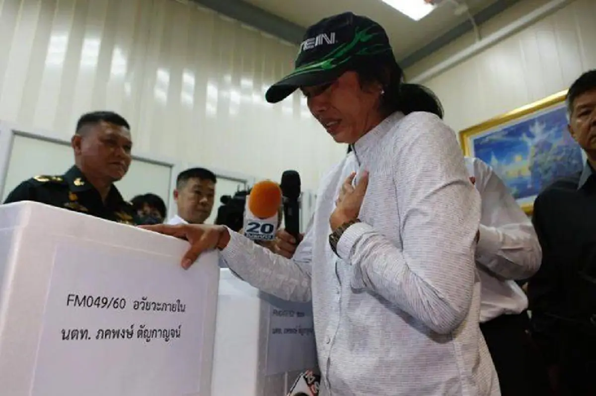 "เพราะมีเรื่องโง่ๆเกิดขึ้นตลอด" !?! หนุ่มอัดคลิปถึง"คดีน้องเมย"เค้น"บิ๊กป้อม-บิ๊กตู่" นำความจริงมาให้พ่อแม่เขา...คิดดูถ้านี่เป็นลูกคุณ!