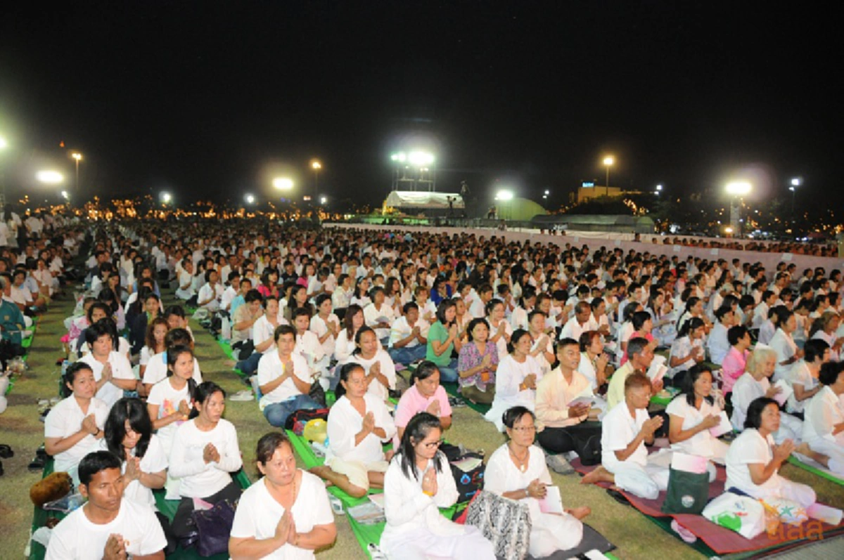 สุดยอด บทสวดมนต์ 9 บท เสริมดวงชะตาให้ชีวิตดีขึ้น รุ่งเรืองรุ่งโรจน์ รับปีใหม่ 2561