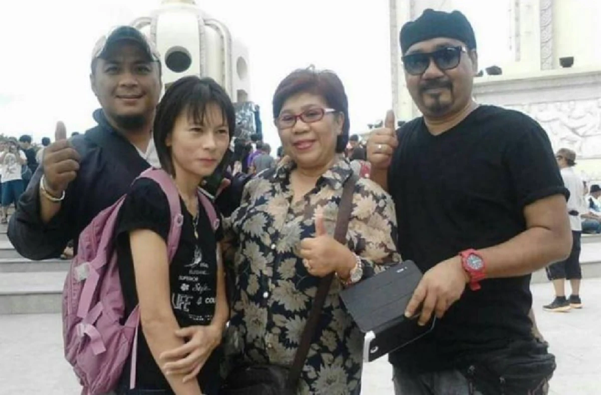 โดนแล้ว!!! หมายเรียก"ศักดิ์ชวิศ"ศิษย์ธรรมกายสมุทรปราการ ชูป้ายปกป้องพุทธศาสนา...ดูประวัติแล้วเหมือนจะมีเอี่ยวเสื้อแดงด้วย!!??