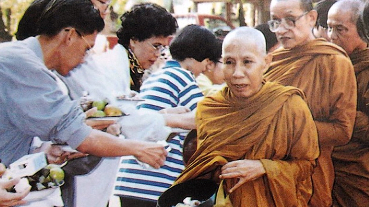 หลวงปู่มั่นมาสร้างวัดป่าบ้านนามน พญานาคร่วมบุญทิ้งรอยไว้ชี้จุดสร้างกุฏิและวัดอาณาบริเวณวัดให้ จากคำบอกเล่าของหลวงปู่อว้าน เขมโก