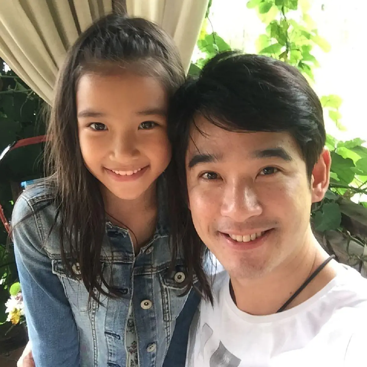 ***ส่องภาพ "น้องแพรว" ลูกสาว "ลิฟท์ สุพจน์" ล่าสุดโตเป็นสาวสะพรั่ง บอกเลยว่าความสวยได้แม่เต็มๆ !?