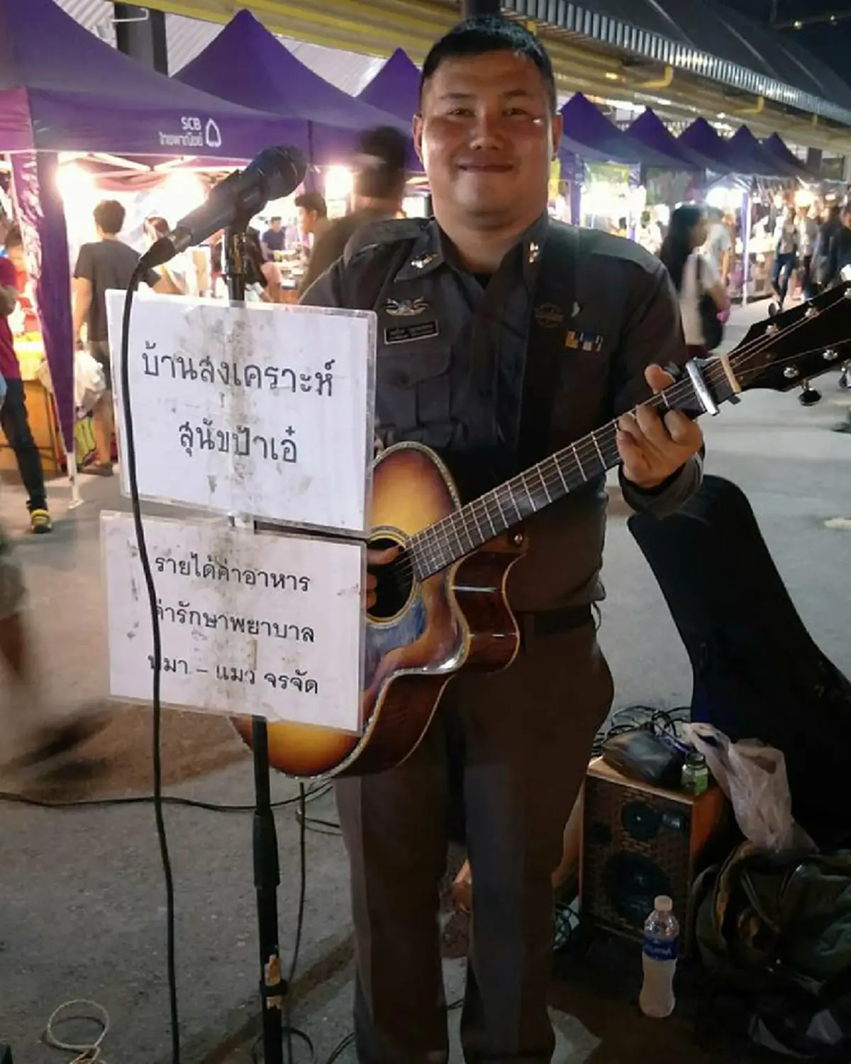 หล่อมาจากใจเลยพี่ !!! ทำดีต้องแชร์! ผู้พิทักษ์สันติราษฎร์ตัวจริง เล่นดนตรีเปิดหมวก...ไม่ใช่เพื่อตัวเอง เหตุผลพี่โคตรเท่เลย (มีคลิป)