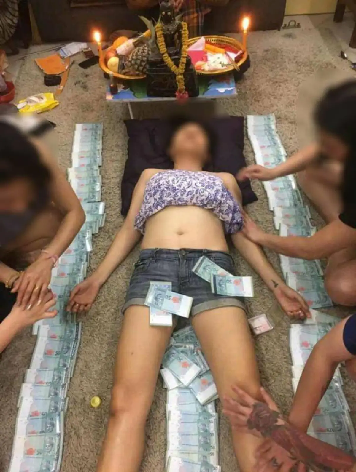 ตะลึงตาค้าง..คิดว่าหลุดมาจากนิยาย?? ทัวร์จีนคลั่งหนัก ลงทุนบินข้ามประเทศเข้าคอร์สเรียนหมอผี พร้อมเผยสิ่งมงคลสุดลับ "จิ้งจอก 9 หาง” (ชมภาพ)