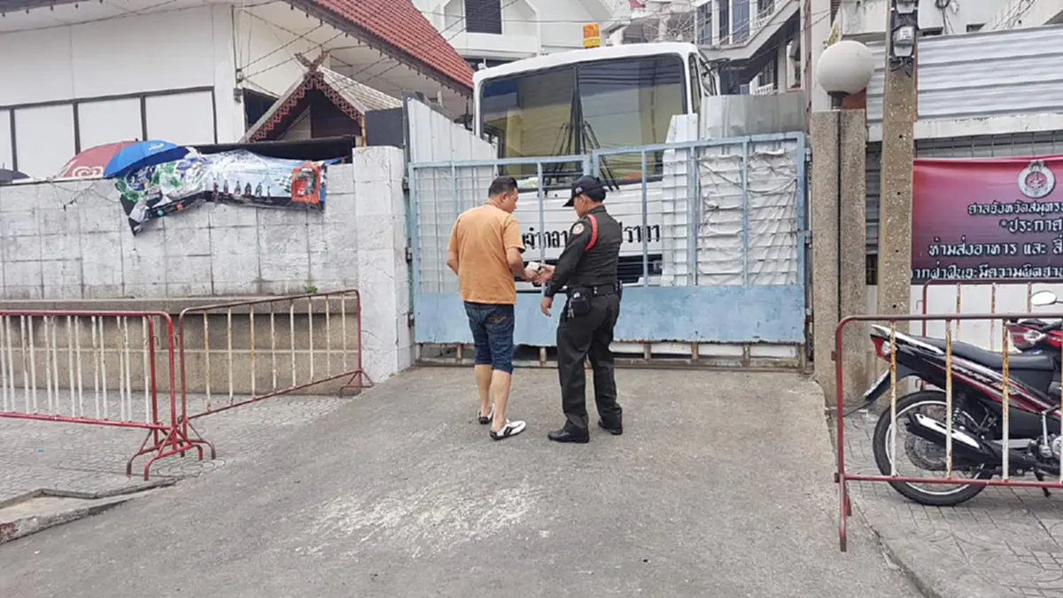 รอชดใช้กรรม!! ดูกันชัดๆ โฉมหน้า"ไอ้กัส"อาสาตีนโหด ถีบ"จยย."ล้มเสียชีวิต!! เจอข้อหาทำให้ผู้อื่นถึงเเก่ความตาย ฝากขัง"ศาล จ.สมุทรปราการ"(คลิป)