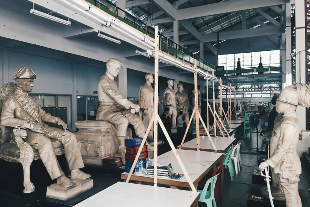 เราต้องทำหน้าที่ที่ได้รับให้ดีที่สุด!  ชมเบื้องหลังงานประติมากรรมประกอบพระเมรุมาศ ร.9 (มีคลิป)