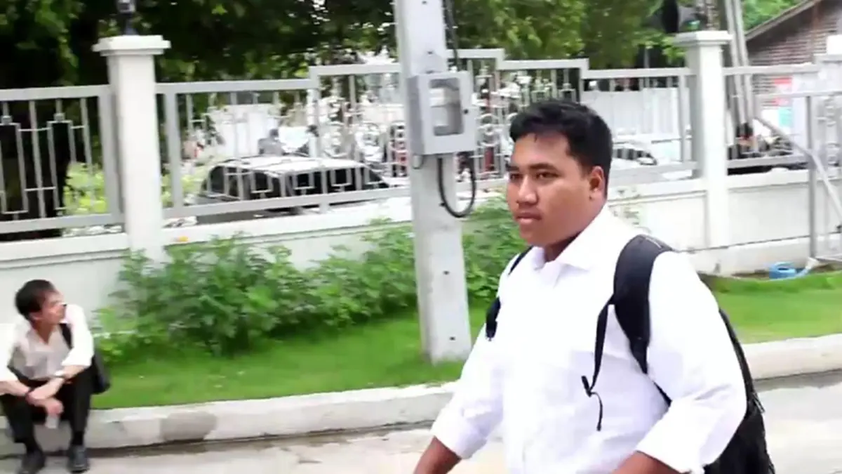 โผล่มาตามนัด !! "กลุ่มคนอยากเลือกตั้ง" เนติวิทย์นำทีม ยื่นศาลขอปล่อยตัวชั่วคราว....จ่านิวร่วมให้กำลังใจ (มีคลิป)