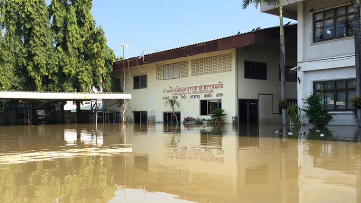 อยุธยาอ่วมหนัก!! พบผู้เสียชีวิตแล้ว ๗ ราย ระดับน้ำพอกันกับปี ๕๔ ไม่มีแนวโน้มว่าจะคลี่คลาย ประกาศ ๙ อำเภอเป็นเขตภัยพิบัติ