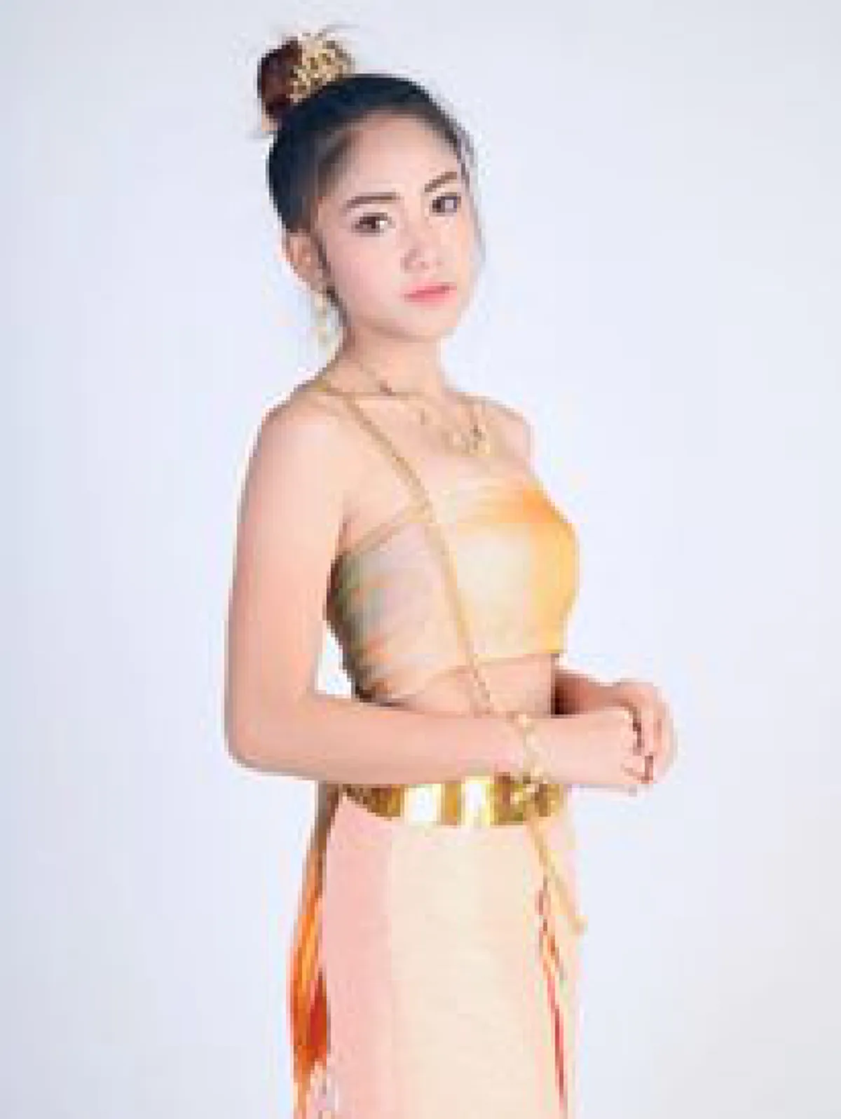 **"น้องแก้มใส" นักร้องหน้าใหม่ แห่งค่าย "ไหทองคำ" คนล่าสุด ทั้งสวย - แซบ ครบเครื่อง ! ไม่แพ้เบอร์ 1 อย่าง "ลำไย" ! (ชมภาพ)