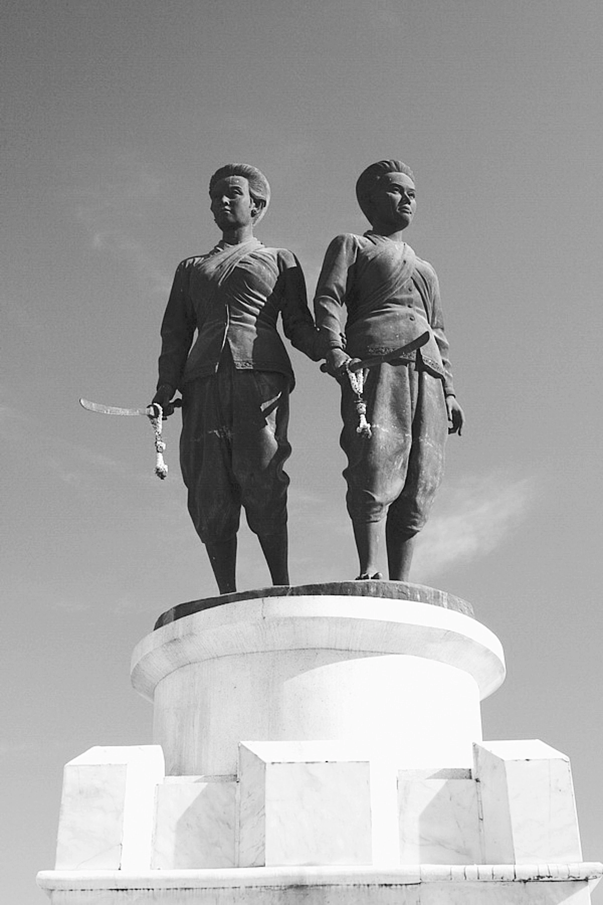 เปิดตำนาน!! "วัดพระนางสร้าง" เมืองถลาง ร่องรอยปาฏิหาริย์แห่งพระนางเลือดขาว เผย..ท้าวเทพกระษัตรีใช้เป็นค่ายระดมพลต่อสู้กับพม่า จนได้รับชัยชนะ