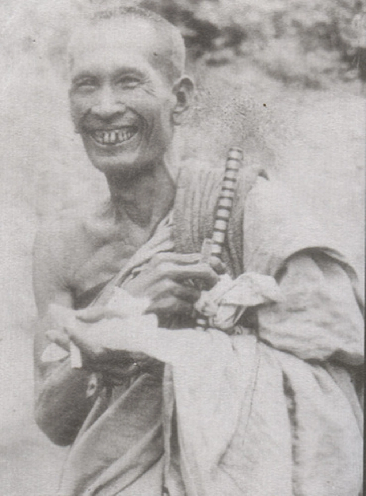 อย่าคิดลองดี!! เมื่ออันธพาลลองดีกับ หลวงพ่อโอภาสี ปาก้อนหินเข้าที่ปักกลด แต่..หินกลับย้อนมาที่ตัวเอง หัวแตกเลือดอาบ ถึงกับต้องรีบมาขอขมา !!