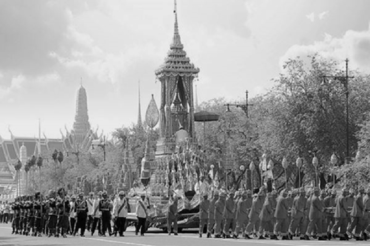 เชื่อว่าคุณไม่รู้ !!! พระราชประเพณีลับ...พิธีโบราณที่สืบต่อกันมาทุกยุคสมัย "พิธีลักพระศพ" !!! เฉพาะเจ้าหน้าที่ ที่รับผิดชอบเท่านั้นที่รู้