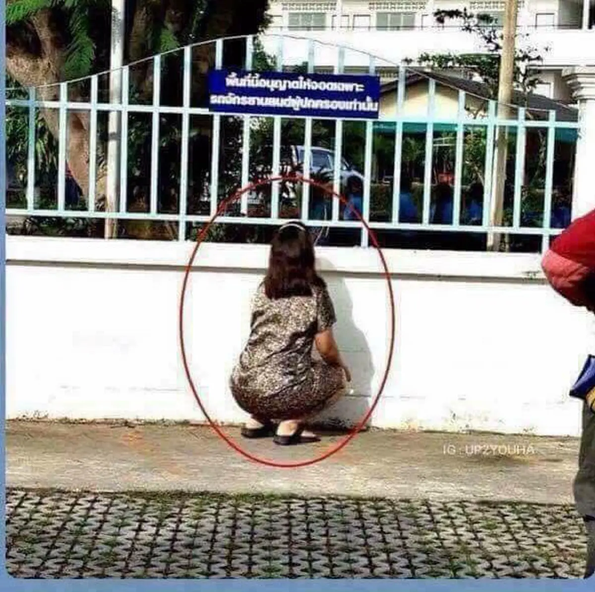 ซอมเบิ่งอยู่เด้อ !!? รวมภาพชวนยิ้ม ผู้ปกครองกับวันเปิดเทอมวันแรก น่ารักซะ! นึกว่าพลซุ่มยิง...มันก็จะห่วงๆหน่อย (ชมภาพชุด)