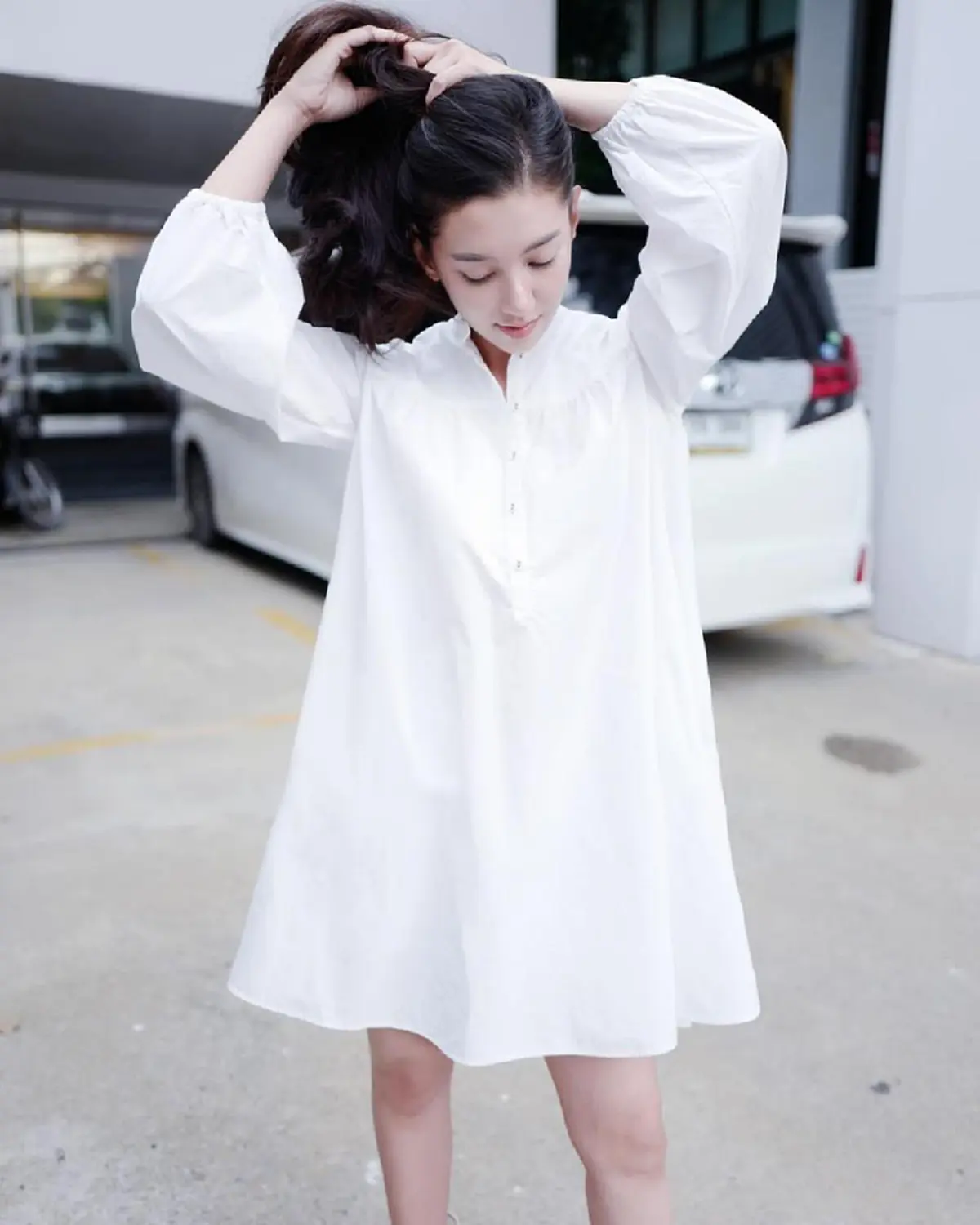 สวยหรูดูแพง! ส่องภาพ "เบลล่า ราณี" ยืนโพสท่า คู่กับรถหรูคันใหม่ ในราคาหลายล้าน! (ชมภาพ)