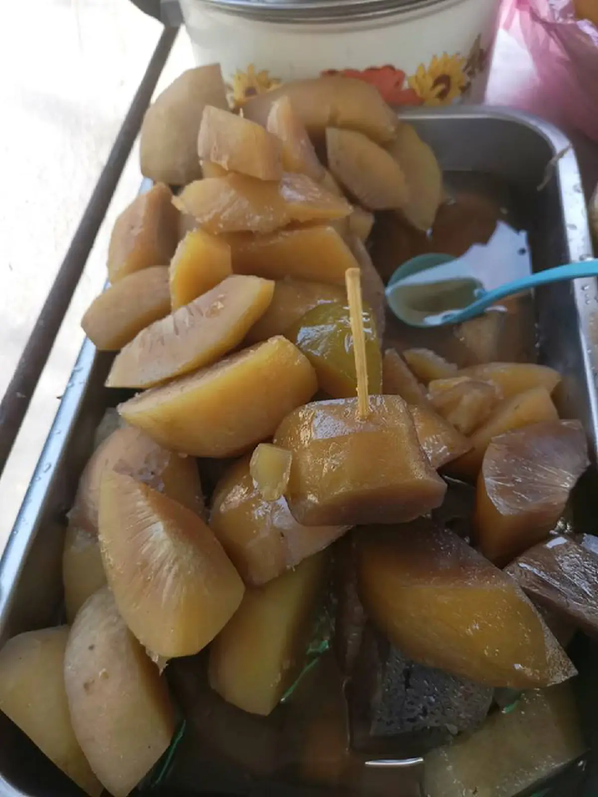 อร่อยคุ้มเกินราคา!!"คุณยาย"วัย84  ขายขนมหวานเเสนอร่อยเพียงลำพัง?! ใครได้ซื้อเป็นต้องติดใจ!! ใจดีชอบเเถมให้ด้วย..เเชร์สนั่นพิกัดอุดหนุน(คลิป)