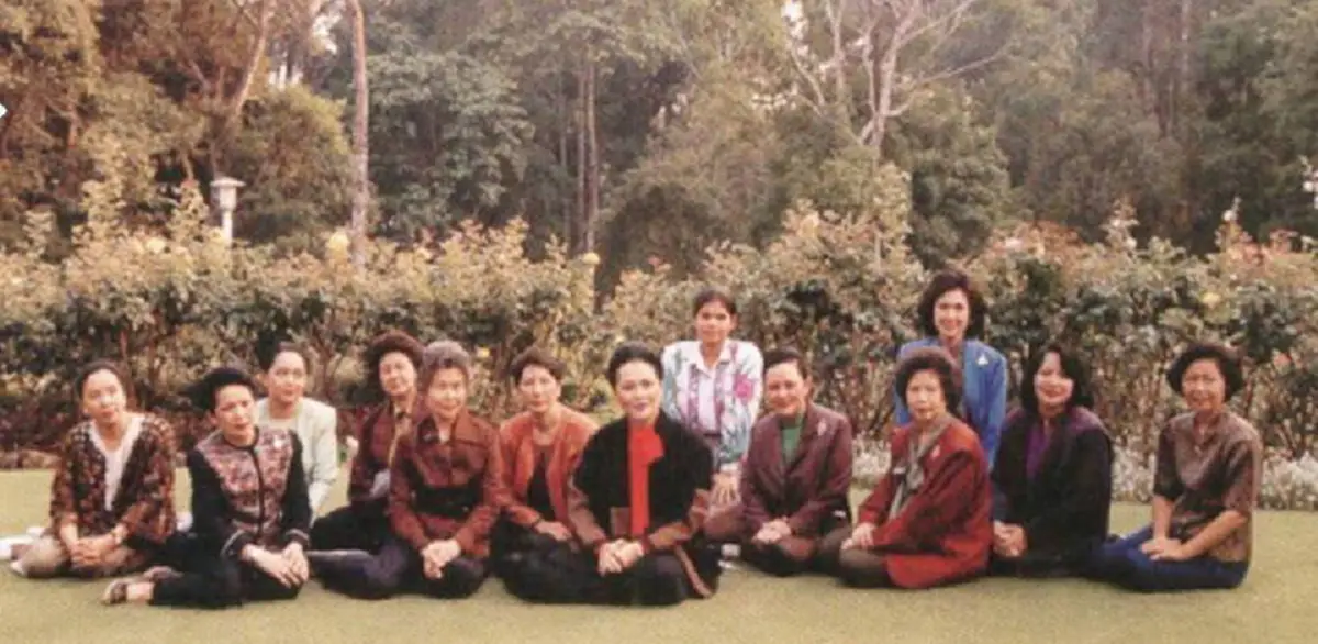 เปิดประวัติอดีตนางสนองพระโอษฐ์ในพระราชินีสิริกิติ์แห่งสยามประเทศ ผู้ตามเสด็จฯและถวายงานรับใช้ใต้เบื้องพระยุคลบาทหลายทศวรรษ