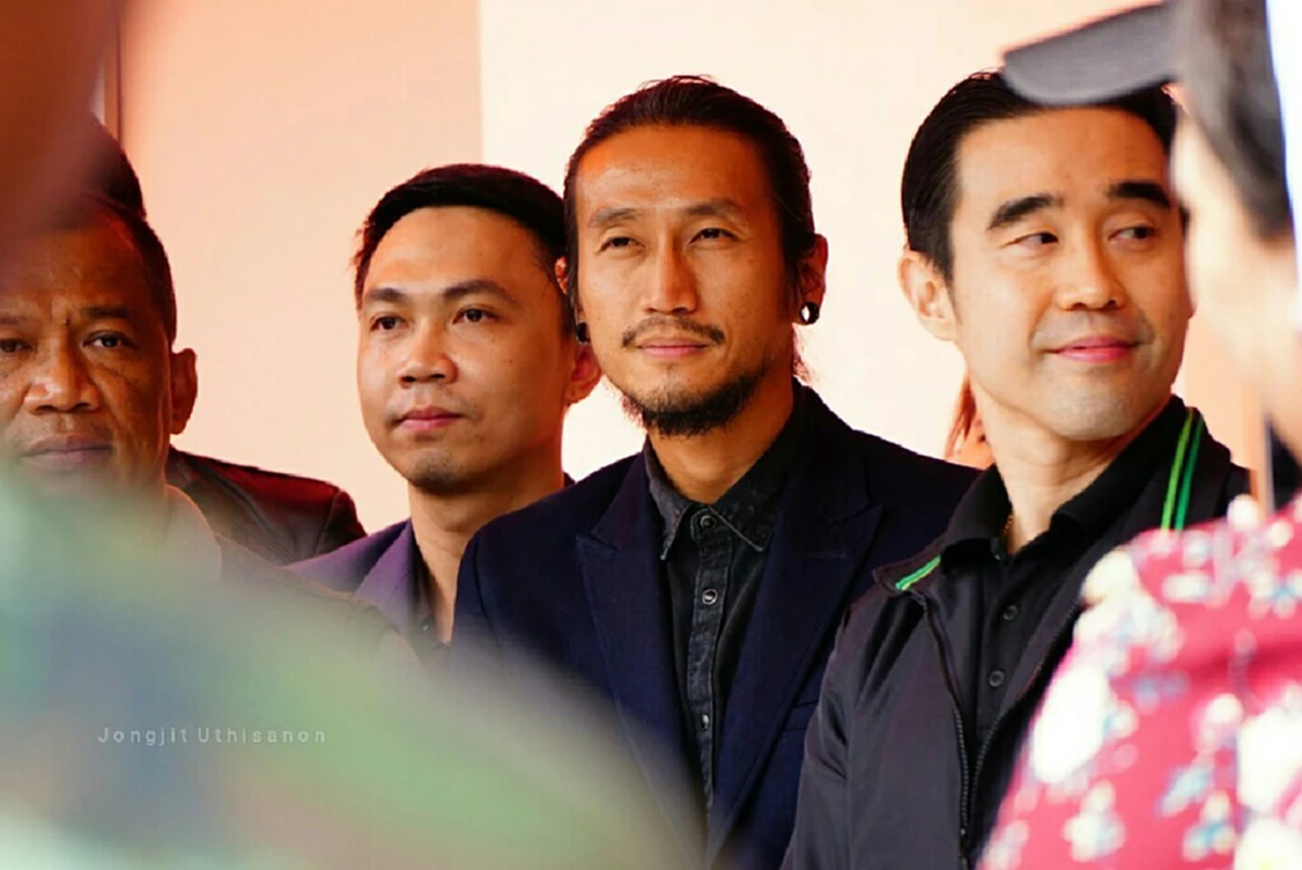 ก้าวประวัติศาสตร์!! "พี่ตูน" ใส่สูทผูกไทด์ขึ้นเวทีรับมอบเงินบริจาค จากบิ๊กซี กว่า 11 ล้านบาท