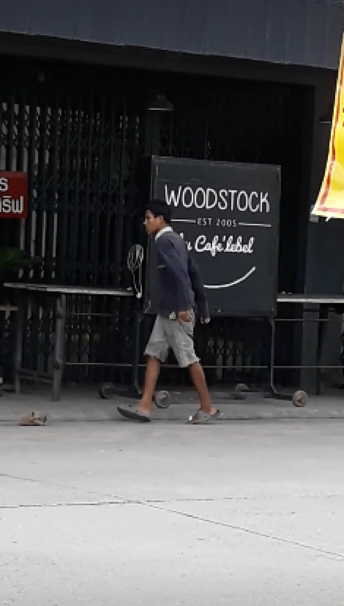 ชาวบ้านสองแควเหลืออด เจอหนุ่มเมายาคลั่งอาละวาด แจ้งตร.ได้คำตอบเอาไว้รอเกิดเหตุก่อน