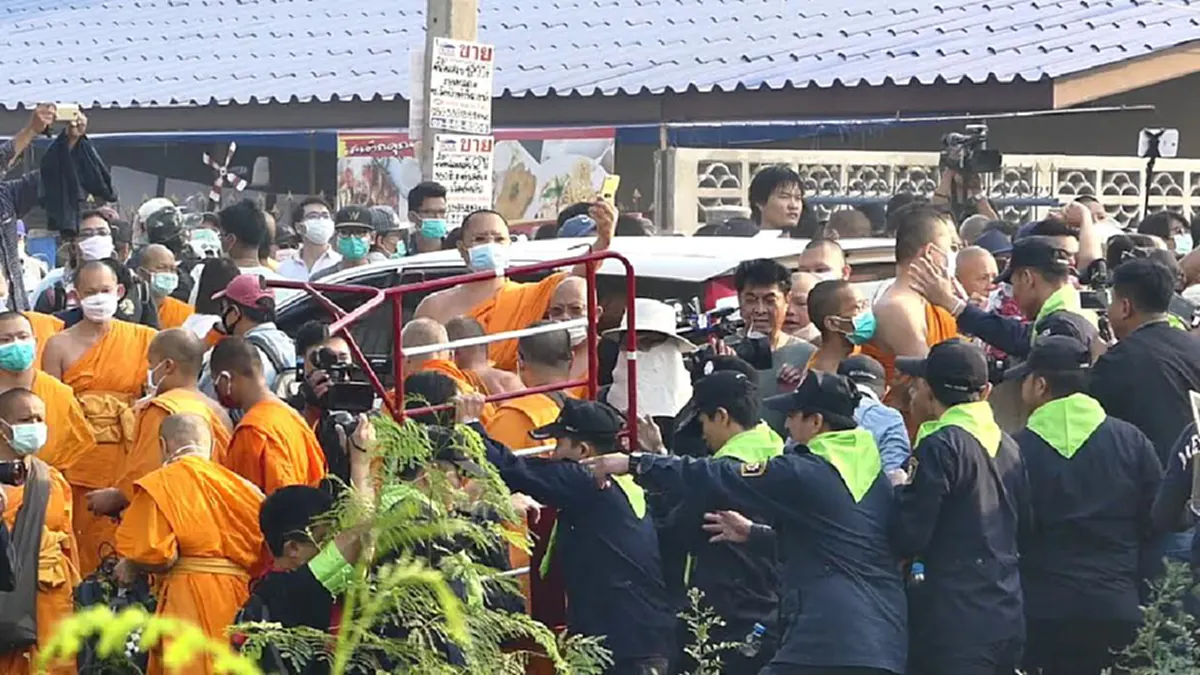 แชร์สนั่นโซเชียลฯ "ไลน์หลุด" ชวนไปวัดพระธรรมกาย สุดเพ้อเจ้อ "ใครปกป้องหลวงพ่อฯ" จะได้ไปสวรรค์!!