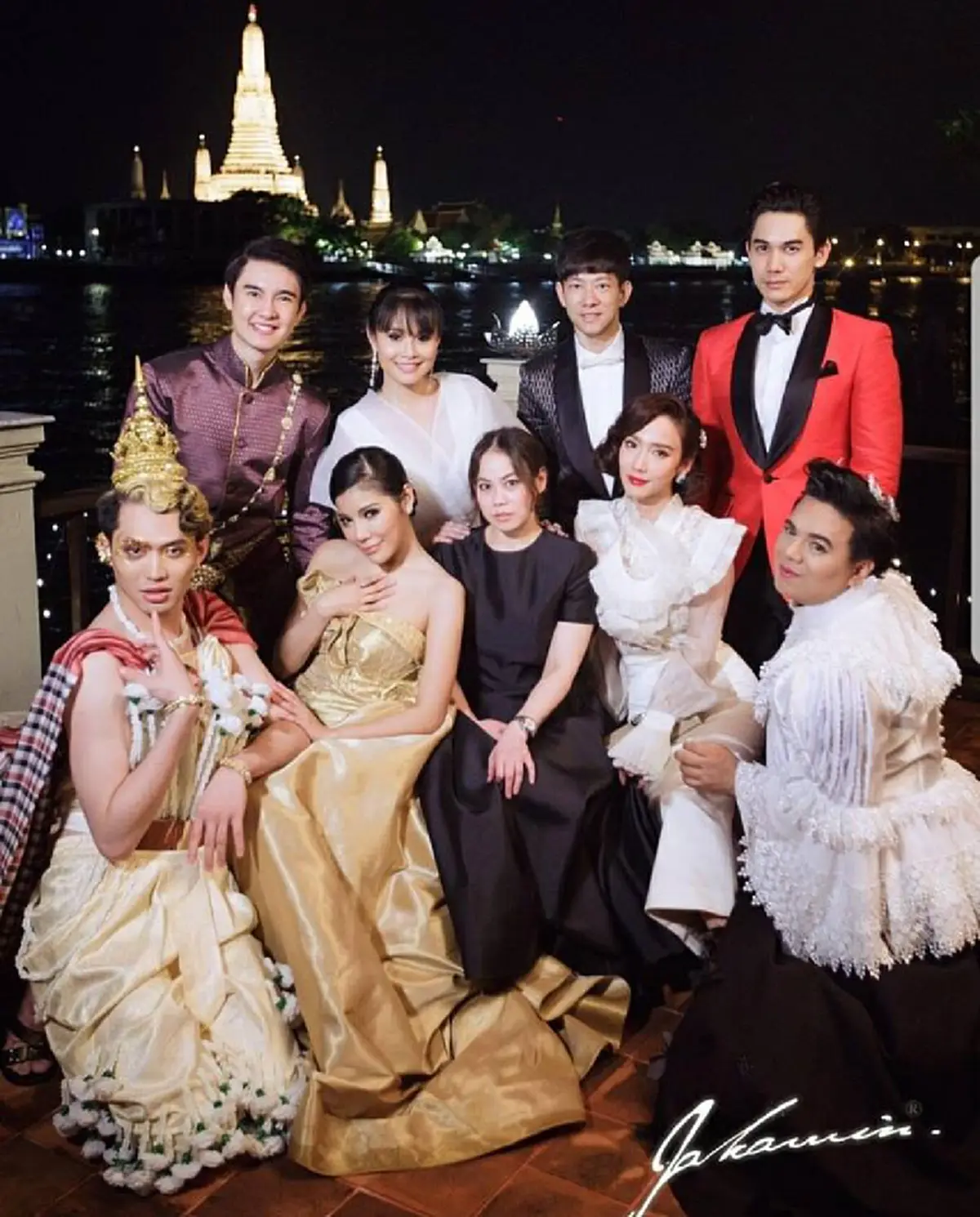 ตะลึงกันทั้งโซเชียล!!! ส่องภาพ "อั้ม พัชราภา" ในธีมชุดไทยนิยม ผมลอนม้วนสั้นหน้าฉ่ำ สมกับเป็นกุลสตรีไทยสุดๆ!! (มีคลิป)