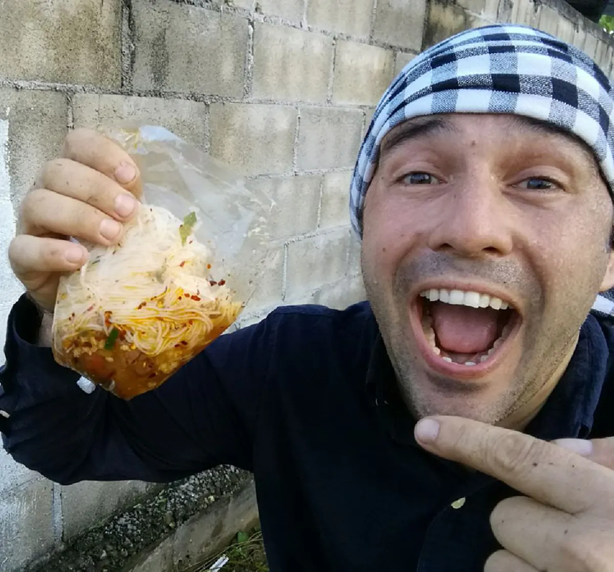 เฮ็ดจะอี้เอาเปรียบชัดๆ !! ฝรั่งเมืองแพร่โวย หลังถูก "เมีย" ใช้แรงงานหนักทั้งวัน น้ำตาร่วงเมื่อเห็นสิ่งตอบแทน ดาร์ลิ่งจ๋าเห็นใจผัวเต๊อะ(คลิป)