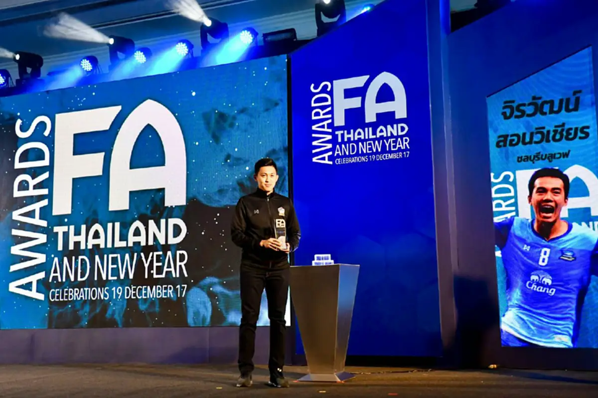 บุรีรัมย์ ยูไนเต็ด กวาด 6 รางวัล เมสซี่เจ คว้า รางวัลเกียรติยศ Presidents Award  งาน FA Thailand Awards 2017 (รายละเอียด)