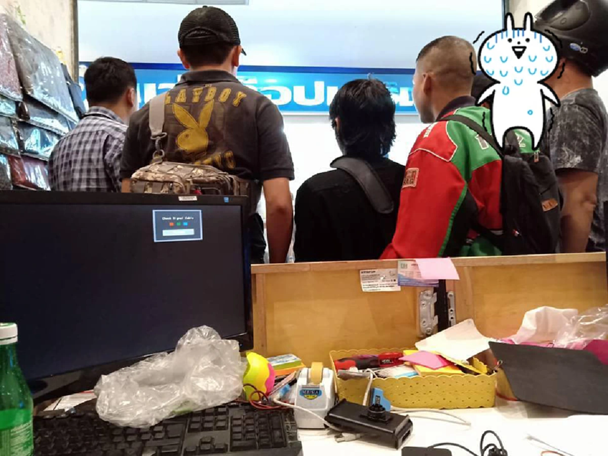 สุดยอด โลกต้องการคนอย่างคุณ !! ช่างคอมหัวไว เอะใจลูกค้าท่าทางแปลกๆลองเจาะข้อมูลจับโป๊ะได้เต็มเปา ที่แท้ขโมยเขามา