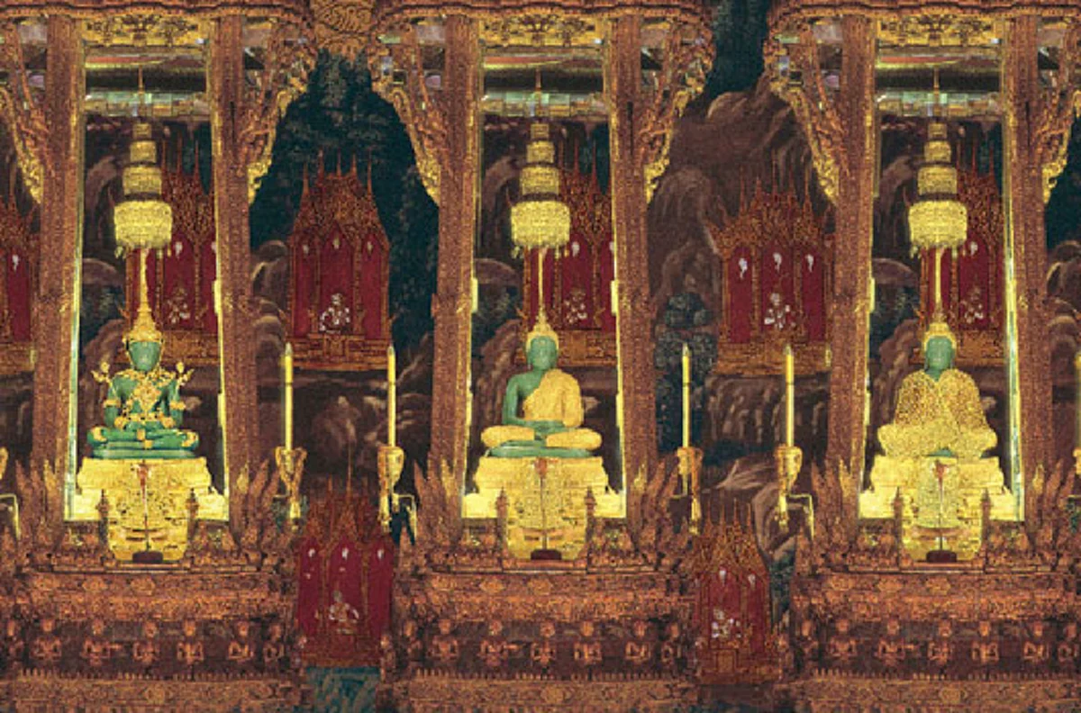 ศักดิ์สิทธิ์คู่บ้านคู่เมือง!! เปิดที่มา "พระราชพิธีเปลี่ยนเครื่องทรงพระพุทธมหามณีรัตนปฏิมากร" ๓ ฤดูกาล ของพระมหากษัตริย์ไทยแห่งราชจักรีวงศ์