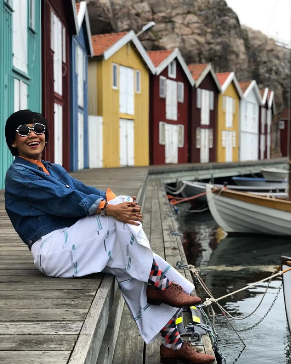 แฟนคลับแห่ชื่นชม! พิธีกรชื่อดัง "กาละแมร์ พัชรศรี" ซื้อรถให้พ่อแม่คนละคัน ! (ชมภาพ)