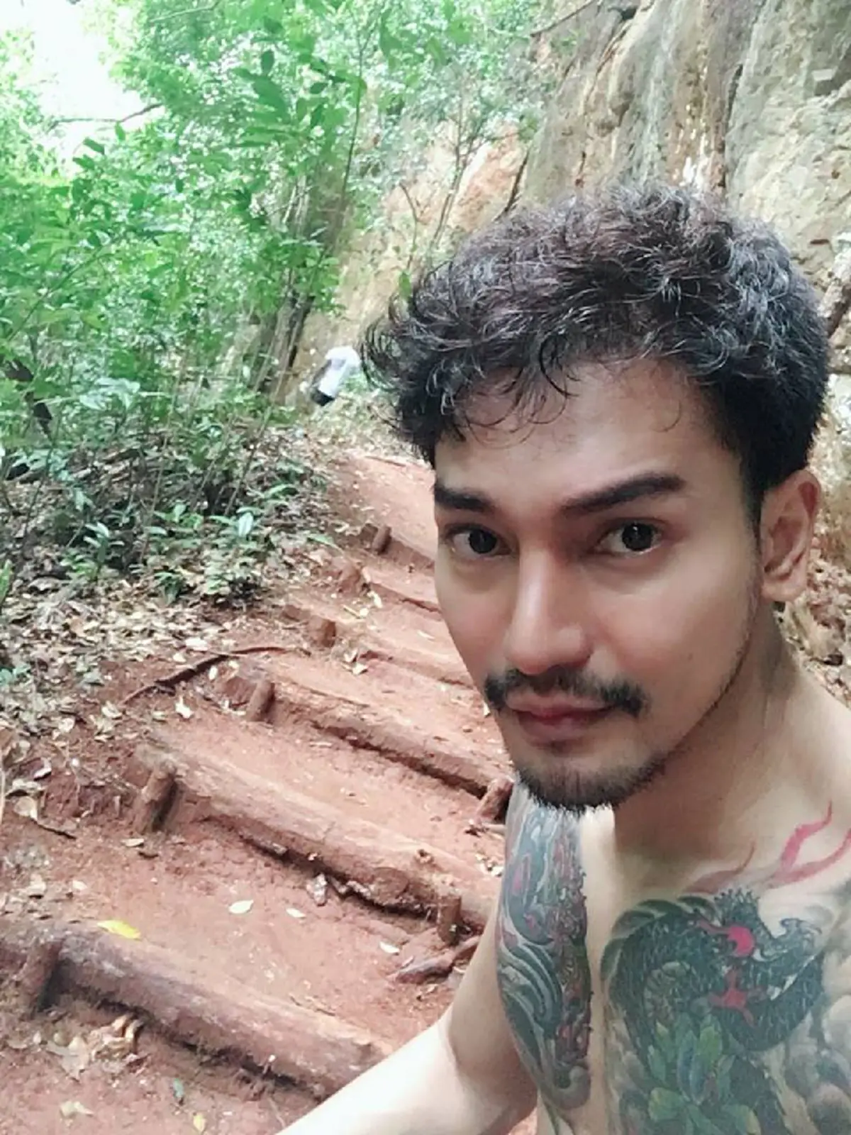 เสื่อมสุดๆ "เมฆ" หนุ่มคลิปหลุดว่อนเน็ตพบปอท. สอบเข้มวีดีโอฉาว ตร.เตือนคนส่งต่อเสี่ยงคุก+อัตราโทษสูง