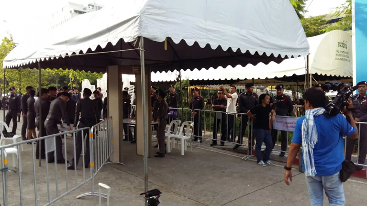 ประมวภาพบรรยากาศช่วงเช้า!! ก่อน น.ส. ยิ่งลักษณ์ ชินวัตร เดินทางมาศาลฏีกาฯ ทางการเมือง