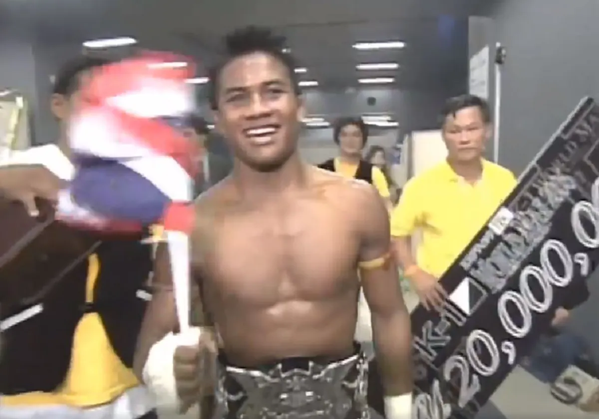 ดังไปทั่วโลก!! ย้อนอดีต ไฟต์สุดสะใจ"เควัน 2006"..."บัวขาว" ไล่น็อค "มวยดัตช์"คู่ปรับหมดสภาพไร้ข้ออ้าง..สู่ตำนาน"ยอดมวยไทย"กระหึ่มโลก(ชมคลิป)