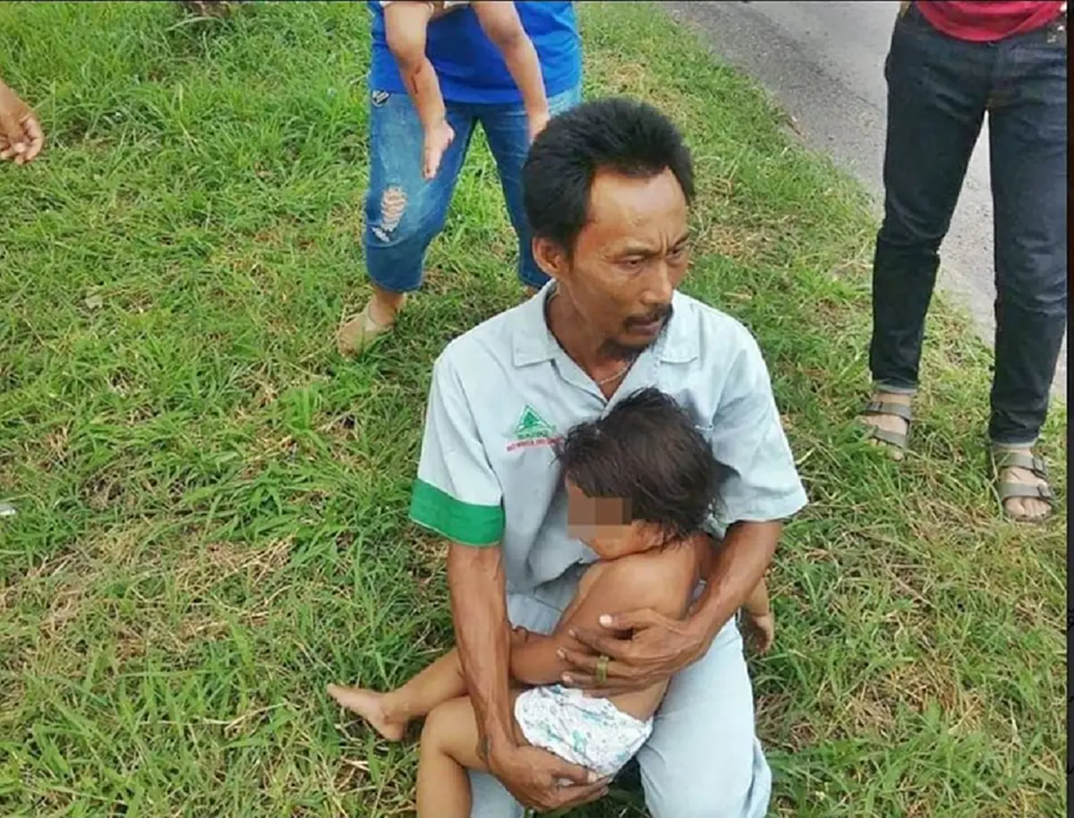 พนง.ขับรถธรรมดา ที่ไม่ธรรมดา!!บริษัทต้นสังกัด เผยคลิปสดุดี"พี่ต๊อด"..ผมรู้อย่างเดียวต้องช่วยเด็กให้ได้!พร้อมฝากถึงผู้ใช้รถใช้ถนนชาวไทย(คลิป)