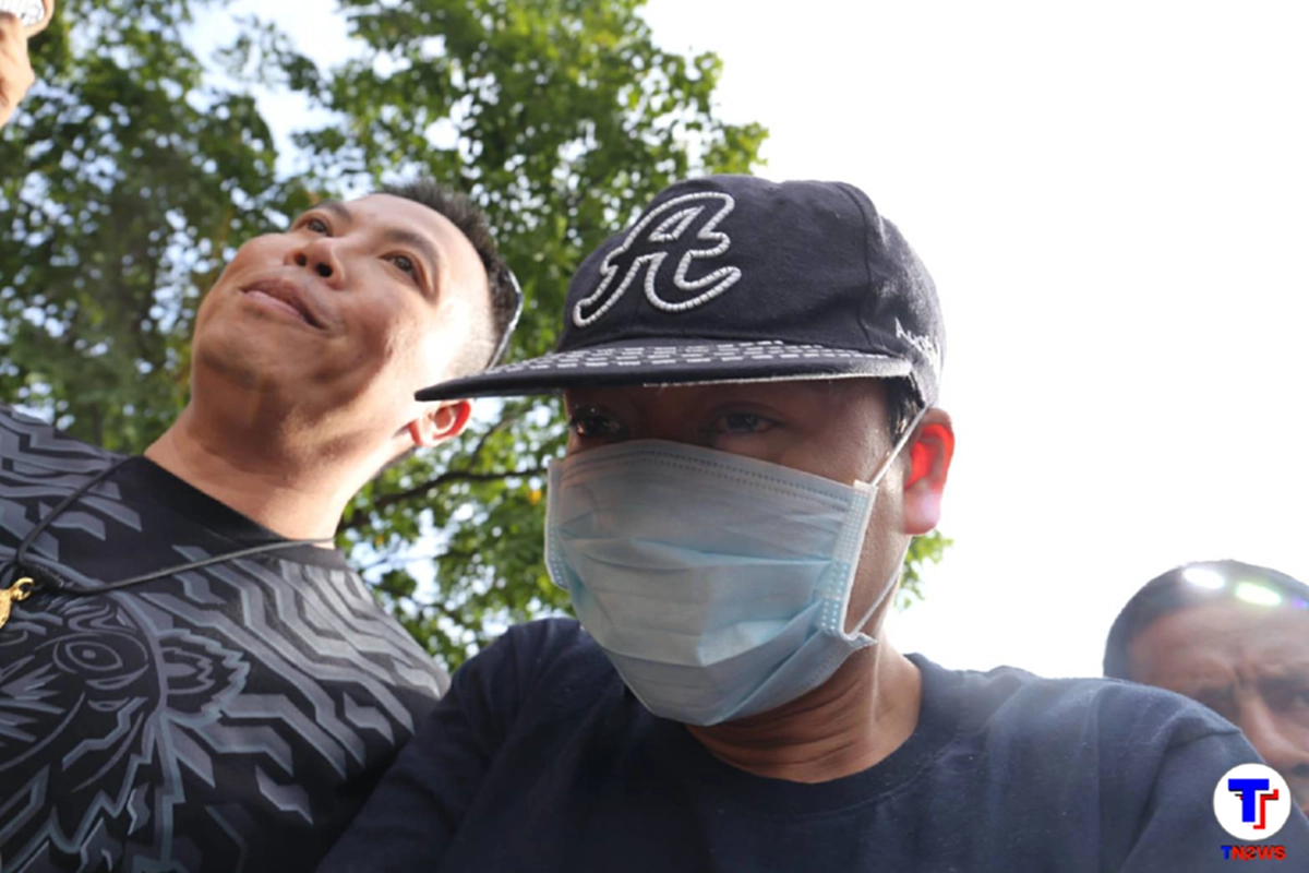 เจ้าทุกข์นับสิบฮือรุมด่าแช่ง 2 สามีภรรยาโจรอุ้มหมา สงสารเจ้าตูบรับเคราะห์นั่งตาละห้อย