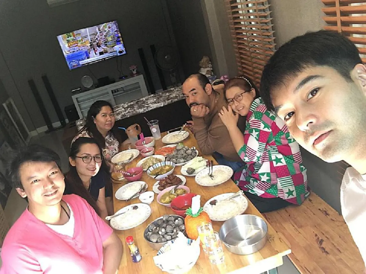 #อย่ามองคนแค่ภายนอก!! "พระเอกหนุ่มชื่อดัง" ปัจจุบันกลายเป็นพ่อค้าลูกชิ้นปิ้ง บอกทุกๆอาชีพ มีเกียรติเเละศักดิ์ศรี ติดดินสุดๆ !! (ชมภาพ)