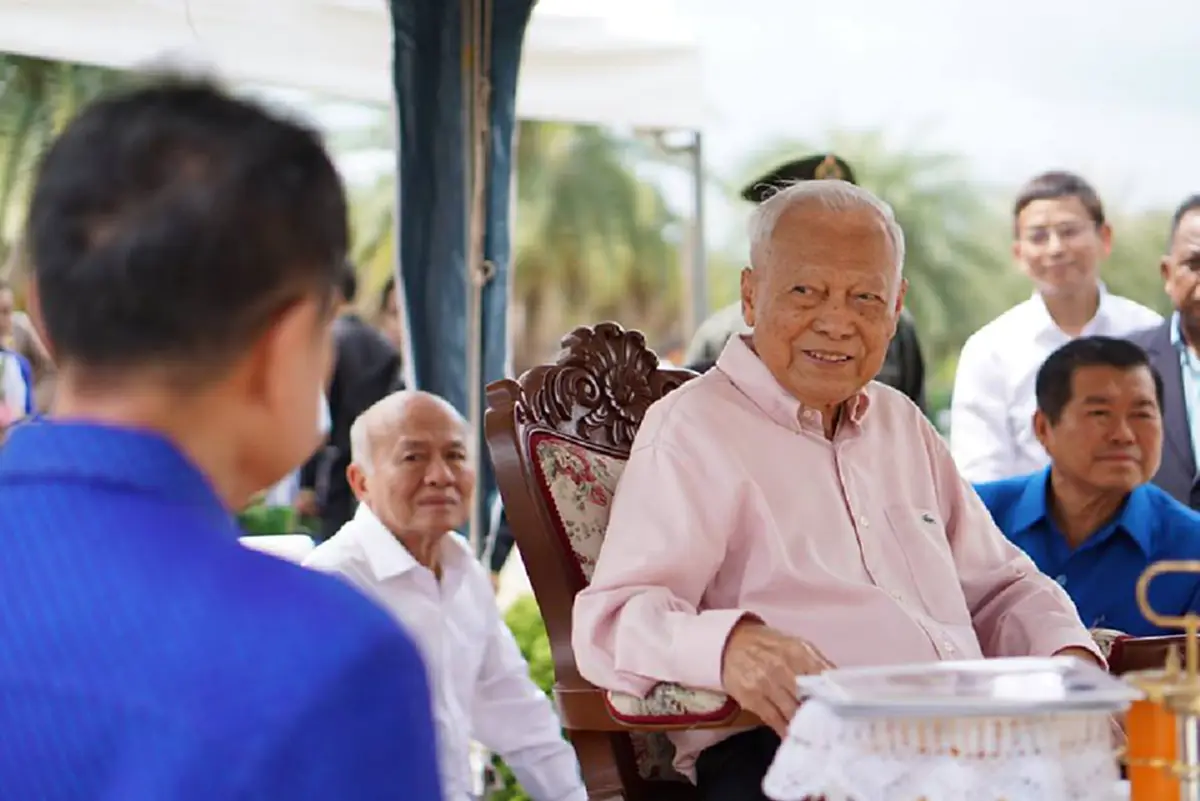 \"ป๋าเปรม\" ฟิตปั๋ง!  เตรียมเข้าประชุมองคมนตรีพร้อมใช้สิทธิ์เลือกตั้งล่วงหน้า สยบข่าวลือป่วยหนัก!
