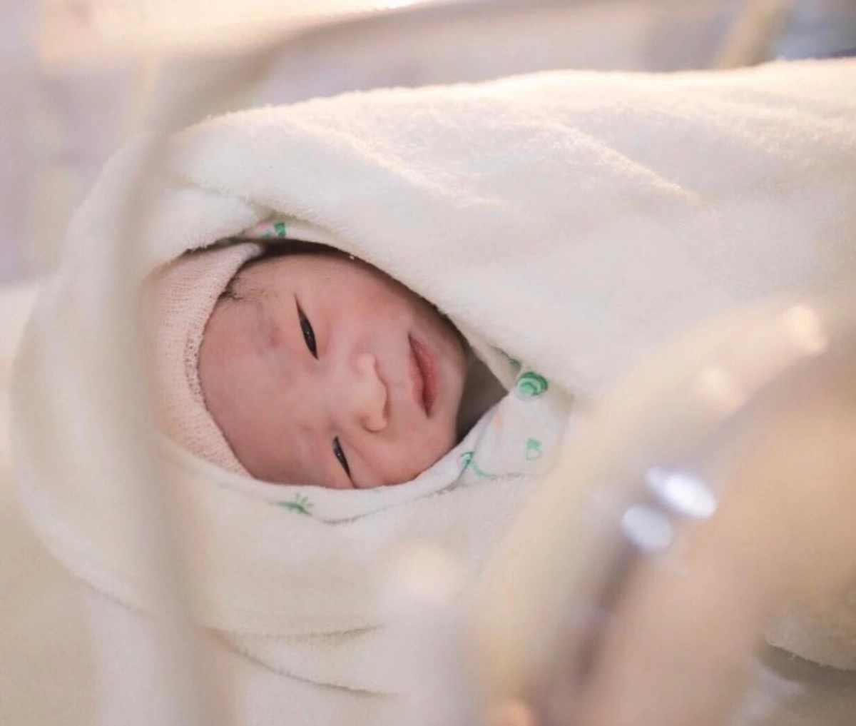 เหมือนใครหว่า!?? ย้อนชมภาพวัยเด็ก "เบนซ์-แพท" เทียบกันชัดๆ "น้องเรซซิ่ง" หน้าเหมือนใครมากกว่ากัน!!