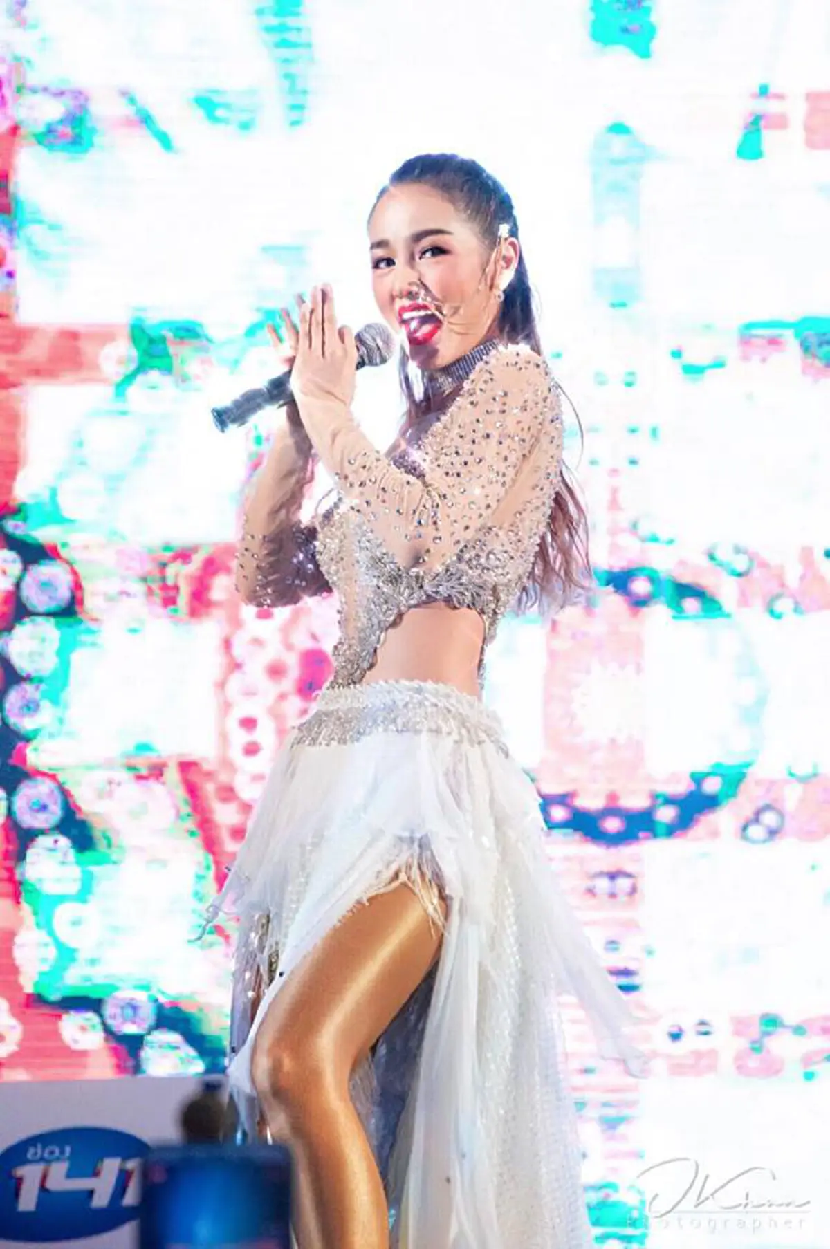 พริ้วสุดๆ! "กระแต อาร์สยาม" โชว์ลีลาสุดเร่าร้อน แดนซ์กระจาย บนลู่วิ่งออกกำลังกาย! (ชมคลิป)