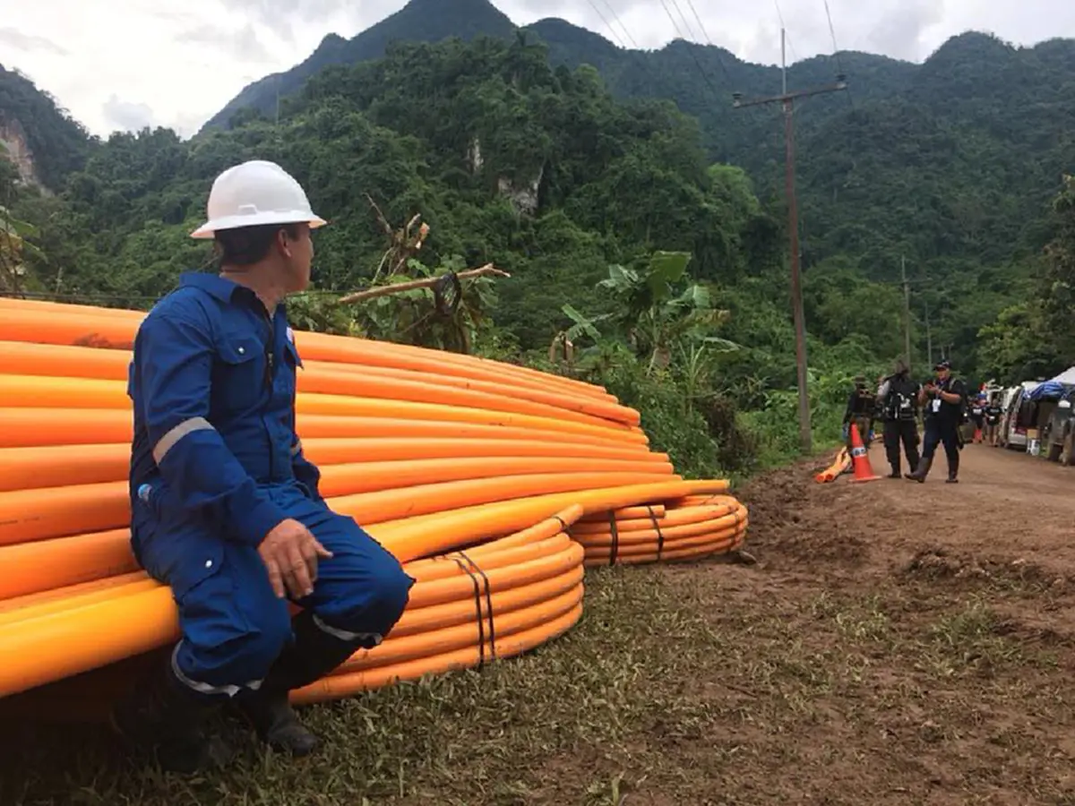 ท่อน้ำใจ!! ผู้เชี่ยวชาญเผย ใช้ความรู้ฟิสิกส์พื้นฐาน กาลักน้ำ ถ่ายน้ำออกจากถ้ำโดยไม่ใช้ไฟฟ้า ภารกิจคล่องขึ้นแล้วเจอกันครับ น้องๆ (คลิป)